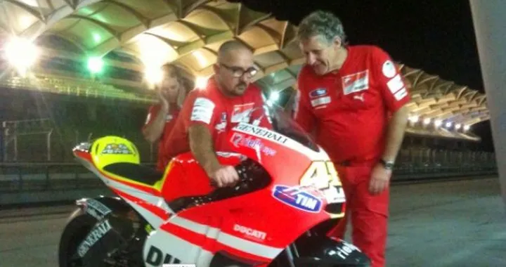 MotoGP, Sepang: al lavoro sulla Desmosedici GP11 di Valentino Rossi