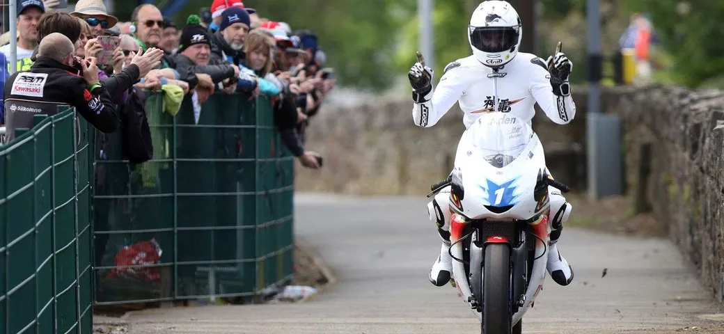 TT 2017: TT Zero a Bruce Anstey. Sidecar, gara a eliminazione