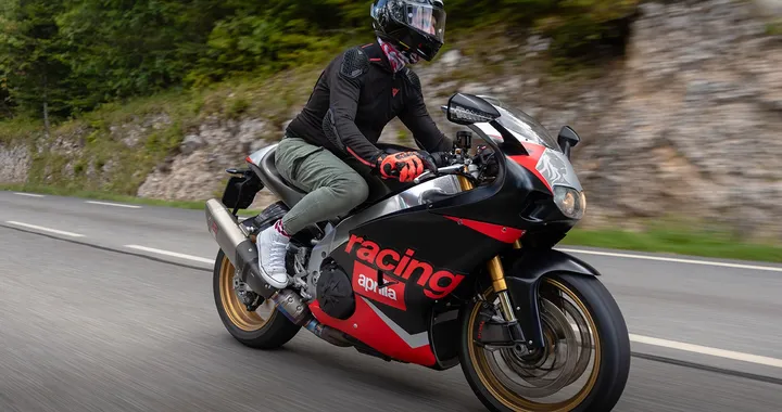 La Aprilia RSV4 1100 si trasforma in una RS250