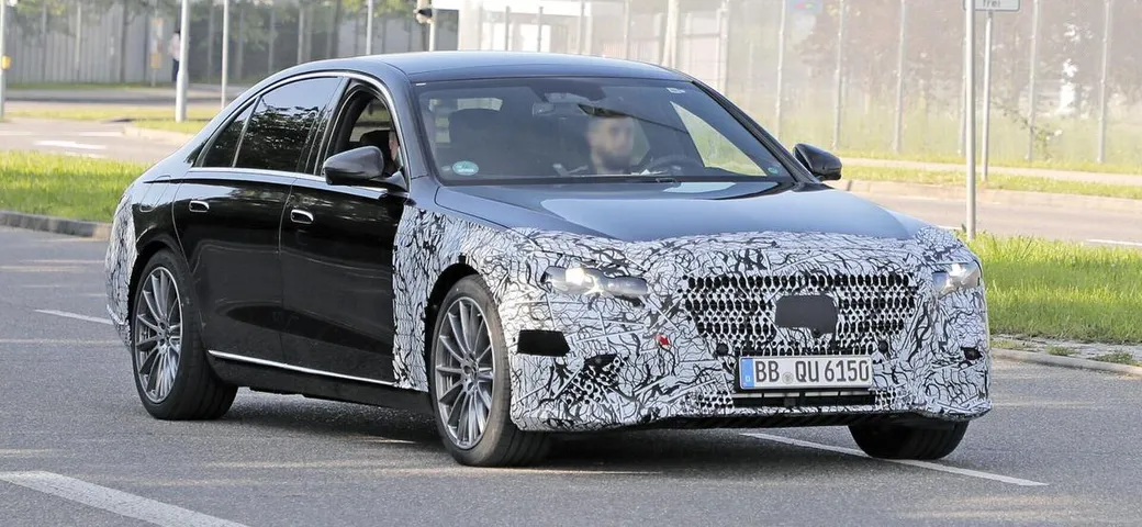 Mercedes-Maybach Classe S, la grande ammiraglia non rinuncia al V12