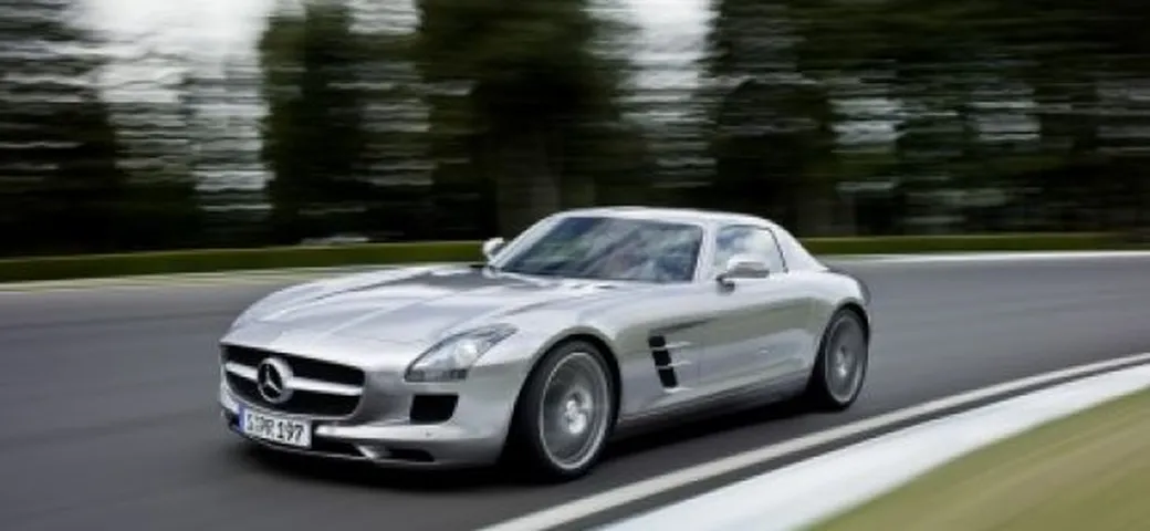 Mercedes SLS AMG: tutti i dati tecnici e le nuove foto ufficiali