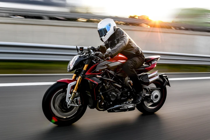 MV Agusta Brutale 1000 RR: 208 cv, ma docili. Si può?