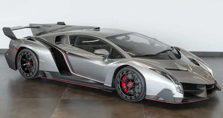 Una delle tre Lamborghini Veneno al mondo è in vendita: prezzo shock