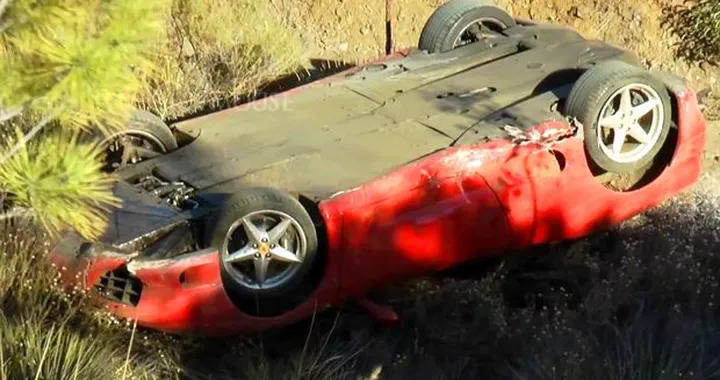 Incidente Ferrari 360 Modena: si ribalta in Video