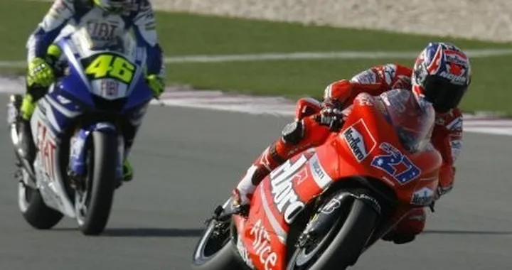 Assen FP2: Stoner alza l'asticella e vola. Rossi non molla.
