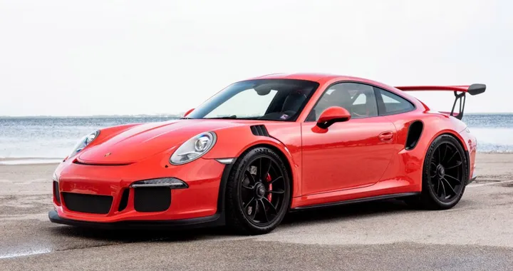 Porsche testa l'e-Fuel per ridurre le emissioni