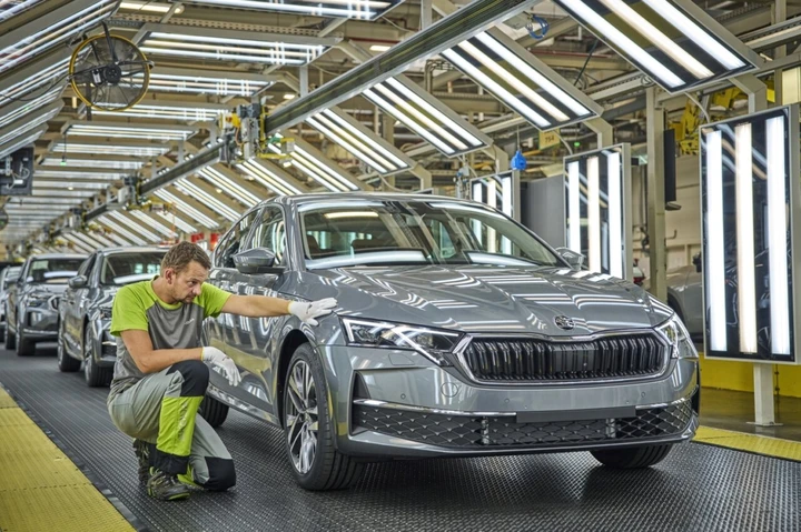 La prima Skoda Octavia restyling è uscita dall'impianto di Kvasiny