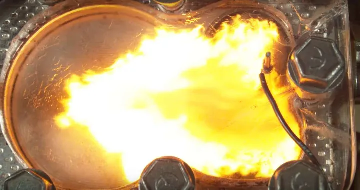 VIDEO: ecco cosa accade all'interno di un motore