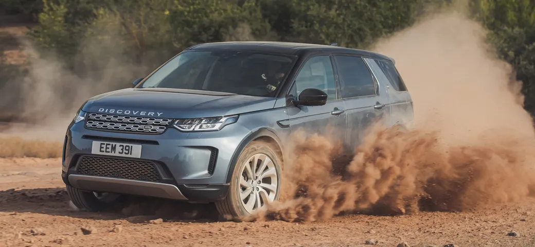Al volante della nuova Land Rover Discovery Sport 2020