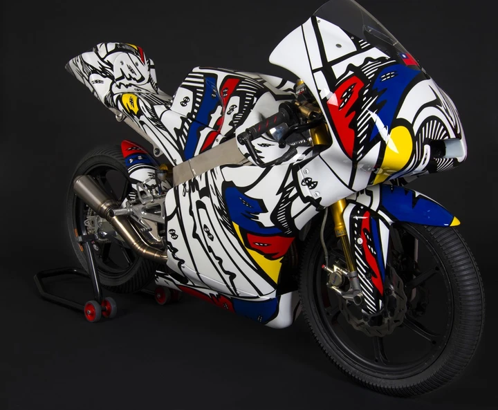 Il “tocco magico” di Walter Maurer: la Kymco-Oral Moto3 GP diventa un’opera d’arte [Foto e Video]