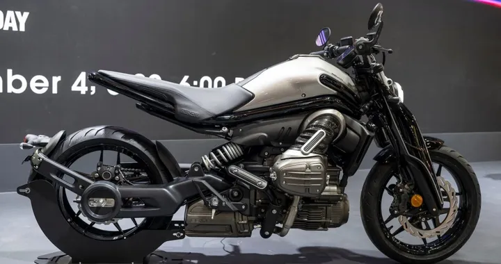 Benda P51: la moto ibrida presentata all’EICMA 2025 di Milano