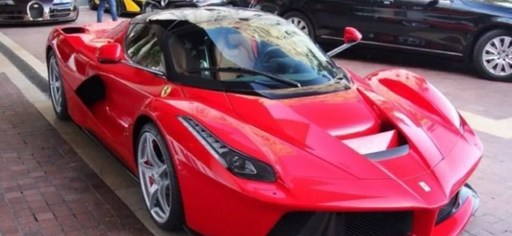 Una LaFerrari è in vendita al doppio del prezzo originale