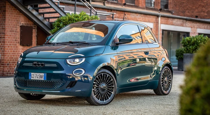 Nuova Fiat 500 Ibrida, a che prezzo sarà venduta? Le indiscrezioni fanno ben sperare