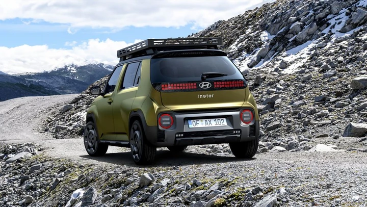 Hyundai Inster Cross debutta in Italia: anima offroad per la EV con 360 km di autonomia