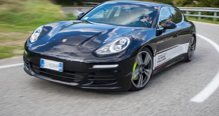 Porsche Panamera S E-Hybrid 24 Hours Challenge: sfida ai consumi dichiarati