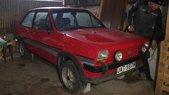 La Ford Fiesta del 1980 emerge dopo 20 anni in un fienile