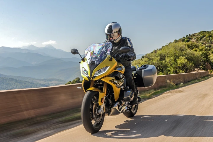 BMW R 1250 RS: sulla Sport Tourer arriva la tecnologia ShiftCam