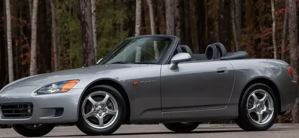 Honda S2000 del 2000 venduta a 95.000 dollari: un gioiello senza tempo