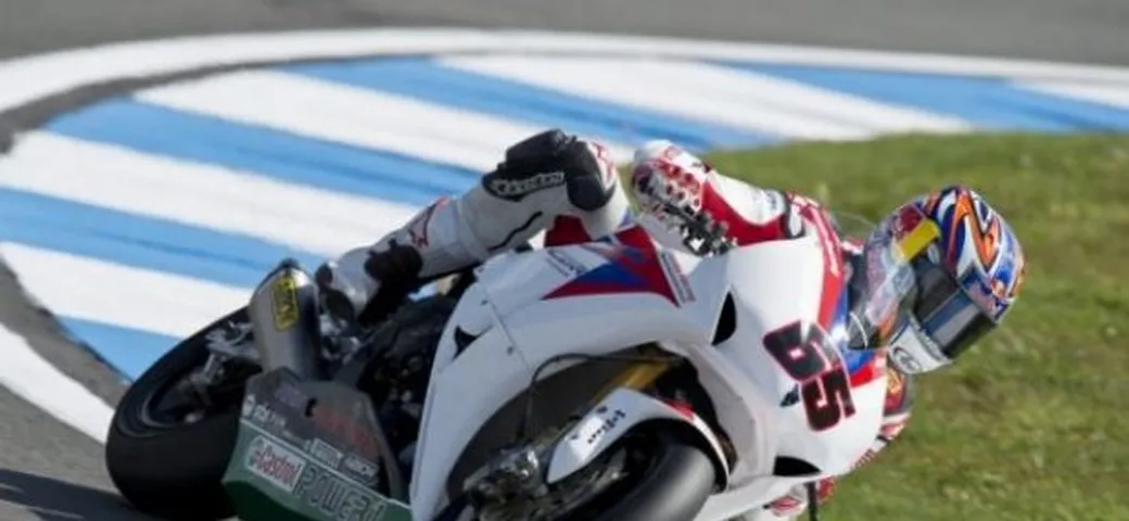 SBK, Donington Park: Johnny Rea vince Gara2. Contatto a pochi metri dal traguardo con le BMW.