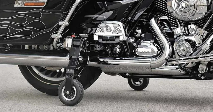 Invecchiare in Harley, con il kit di rotelle da moto