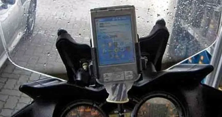Foto del giorno: sicurezza in moto?