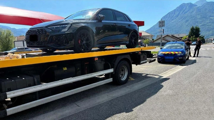 Fermato a 287 km/h in autostrada, rischia carcere e confisca dell’auto