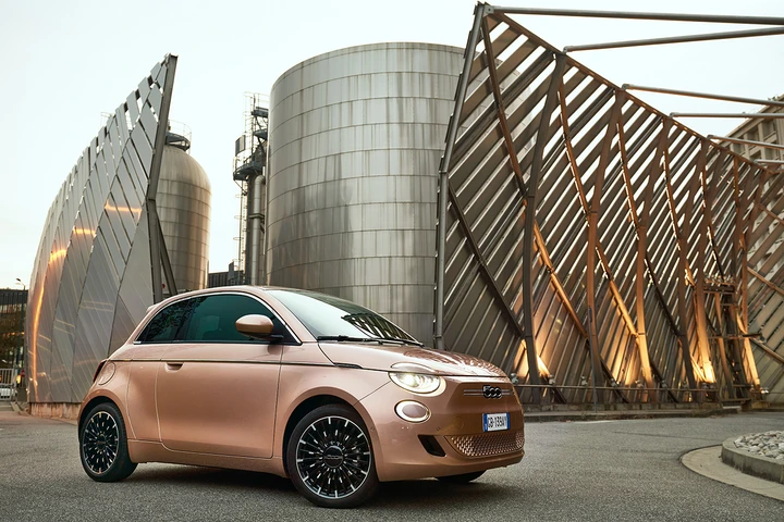 Mirafiori riparte con la Fiat 500 Ibrida derivata dalla EV