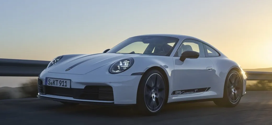 Porsche 911 Carrera T: un nuovo modello per un’esperienza di guida leggera e dinamica
