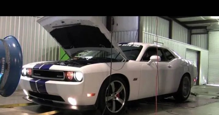 Dodge Challenger SRT8 392: 438 CV e 574 Nm alla ruota