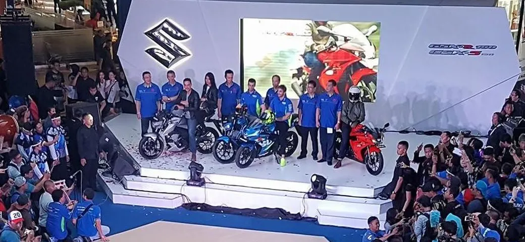 Iannone e Rins svelano le Suzuki GSX-R150 e GSX-S150
