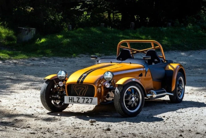 Caterham Seven 170: caratteristiche, dotazioni e peso (piuma)
