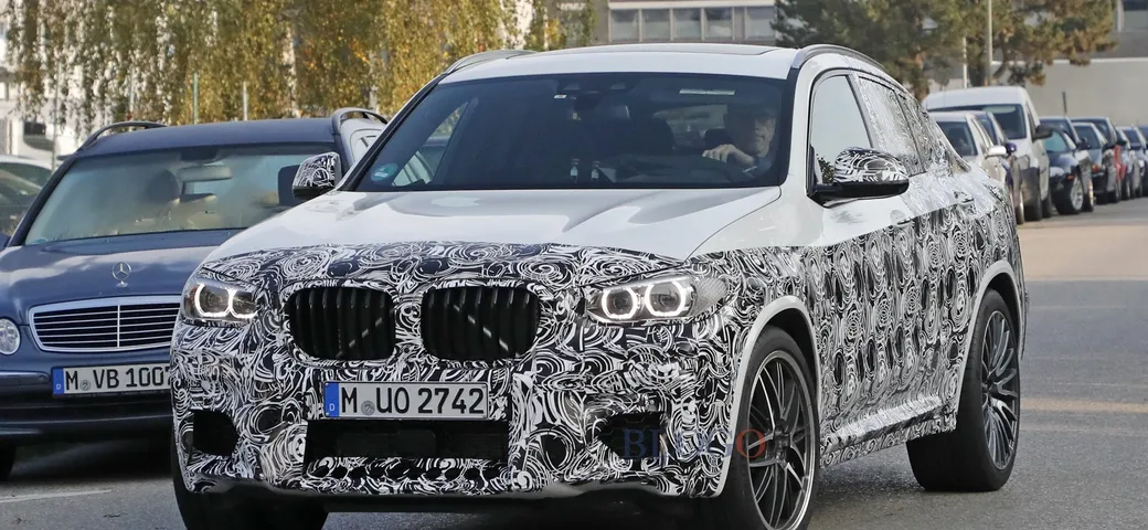 BMW X4: foto spia versione M