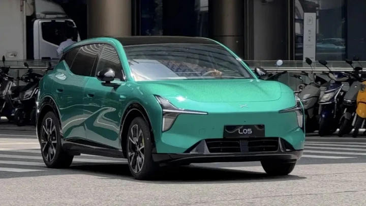 Il nuovo SUV ibrido percorre 1.194 km senza rifornimento: prezzo da 22.700 euro in Cina