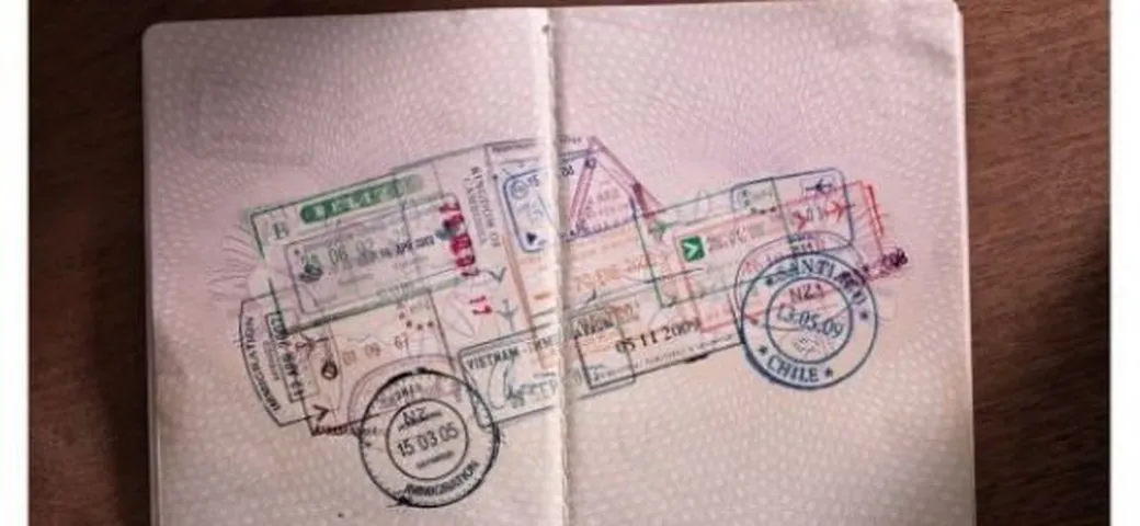 Land Rover: il Defender ed i timbri dei passaporti