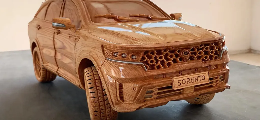 Kia Sorento in scala 1:11: un capolavoro in legno [Video]