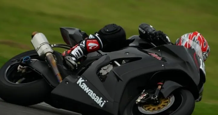 Kawasaki ZX-10R Ninja 2011 in pista a Suzuka