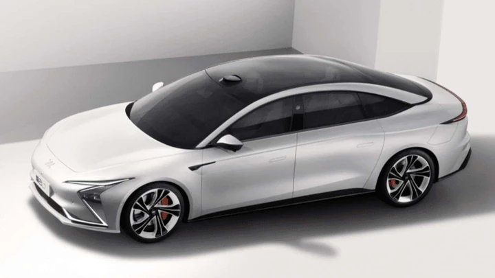 IM Motors L6: la berlina elettrica di lusso con 1.000 km di autonomia ha l'ok della Cina