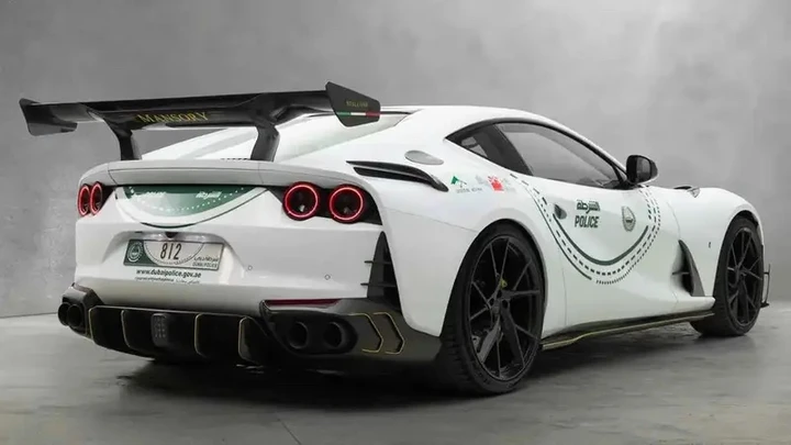 Dubai Police, arriva la Ferrari 812 Superfast firmata Mansory: 800 CV per la nuova supercar di pattuglia