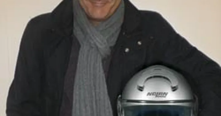 Claudio Bisio usa N-Com by Nolan