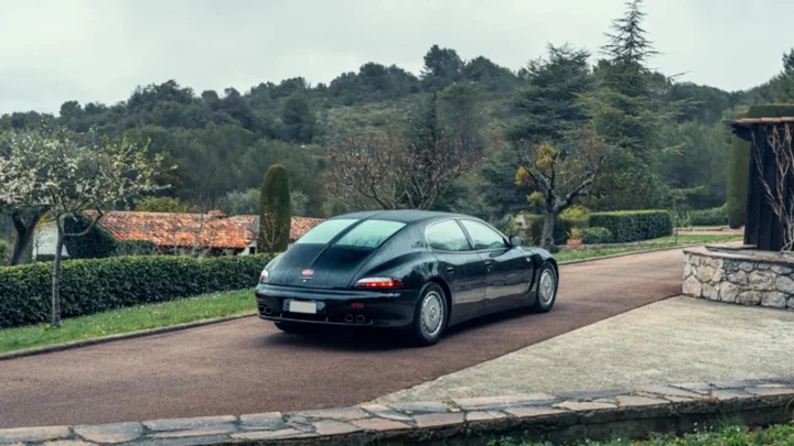 Una delle sole tre Bugatti EB112 mai prodotte è stata battuta all’asta per 2 milioni