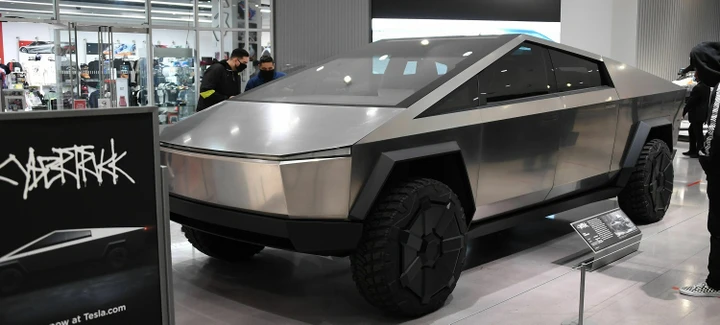 Tesla ha avvisato i primi clienti di Cybertruck di preparsi alla consegna