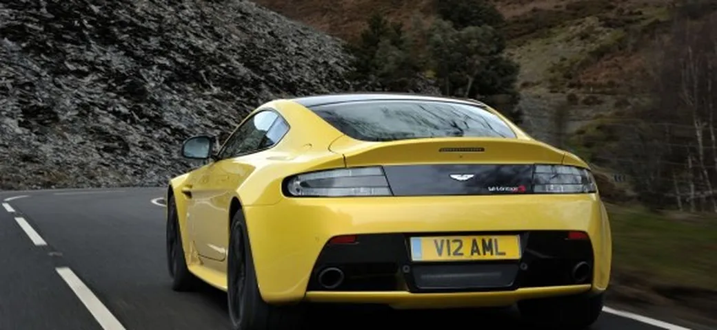 Aston Martin V12 Vantage S: prezzo e specifiche tecniche