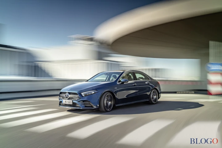 Mercedes-AMG A35 berlina: 306 CV di eleganza e sportività