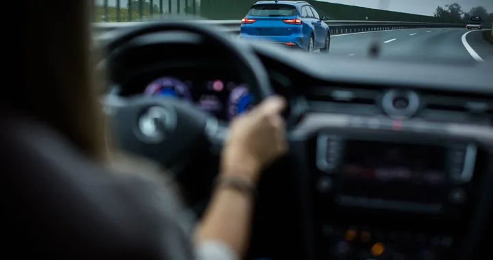 Nuovo Codice della strada, si potrà superare a destra? Cosa cambia davvero