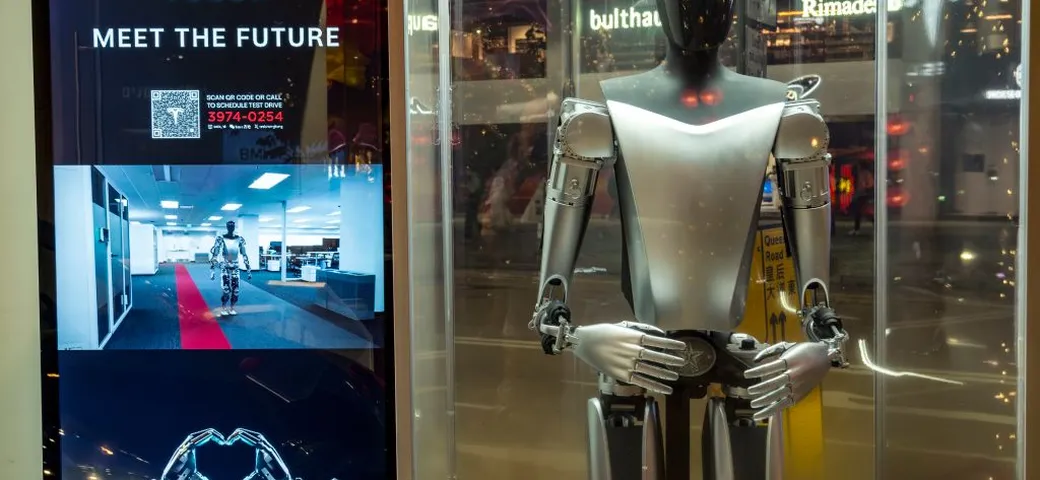 Tesla si rilancia coi robot umanoidi, pronte 5.000 unità