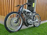 Una custom bike unica al mondo: il motore tricilindrico fatto a mano di F84 Engineering