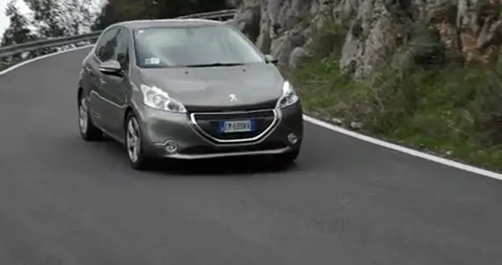 Peugeot 208 1.2 tre cilindnri Test al Banco a Rulli