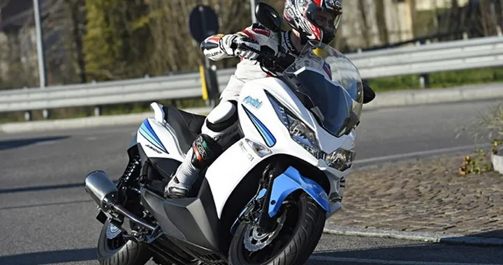 Marco Faccani tester d'eccezione del Kawasaki J300 "kittato" Polini [video]