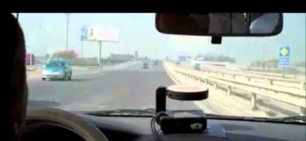 Taxi contromano su un'autostrada cinese!