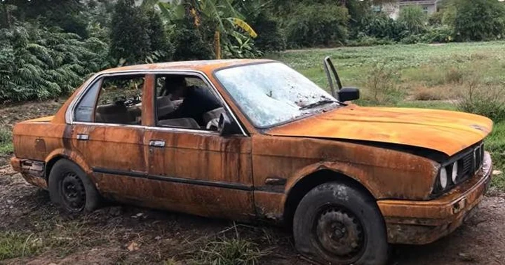 Ardito restauro di una vecchia BMW